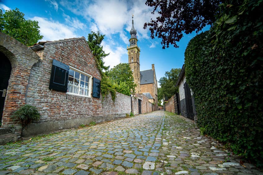 Waar te beginnen bij het afsluiten van een opstalverzekering voor lekkage in de badkamer?
